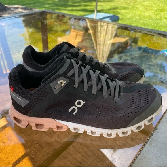 On Running Women's Black and White Sneakers - Picture 1 of 5